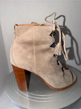 Frye Gabby Chillie Ankle Booties Taupe And Wood Heel Block Sz Women’s 7M